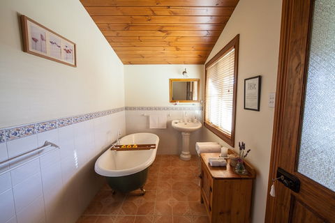 Margate Cottage Boutique Bed & Breakfast - 2032 Olympic Games 6