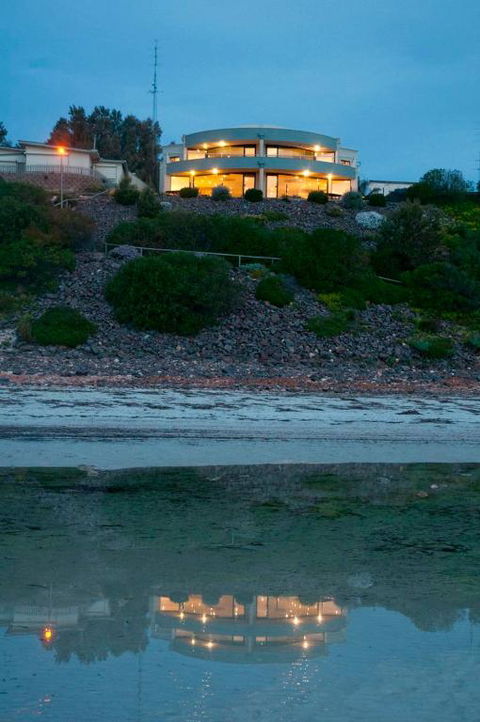 Cliff House Beachfront Villas - 2032 Olympic Games 6