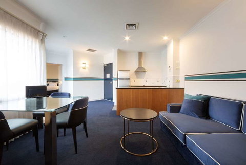 Ramada by Wyndham Diplomat Canberra - 2032 Olympic Games 8