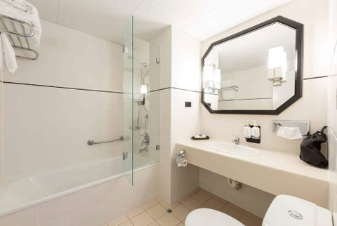 Ramada by Wyndham Diplomat Canberra - 2032 Olympic Games 9