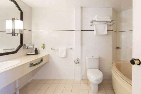 Ramada by Wyndham Diplomat Canberra - 2032 Olympic Games 11