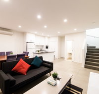 3BR Townhouse Double Garage walk to Lake Ginninderra - 2032 Olympic Games