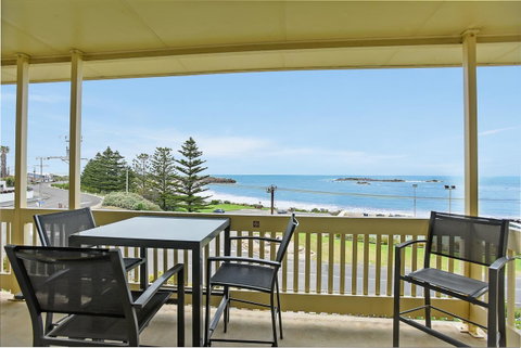 The Dolphins Beachfront Apartments - 2032 Olympic Games 9