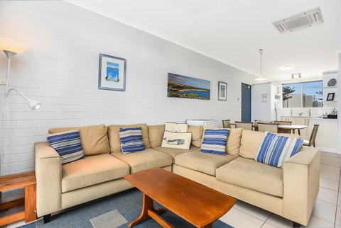 The Dolphins Beachfront Apartments - 2032 Olympic Games 11