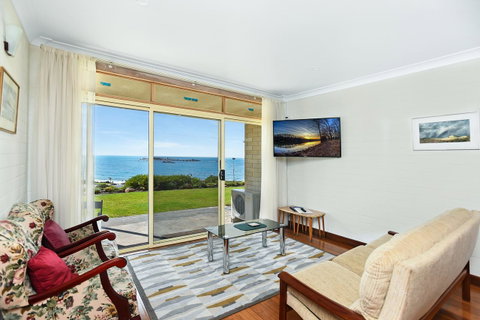 The Dolphins Beachfront Apartments - 2032 Olympic Games 7