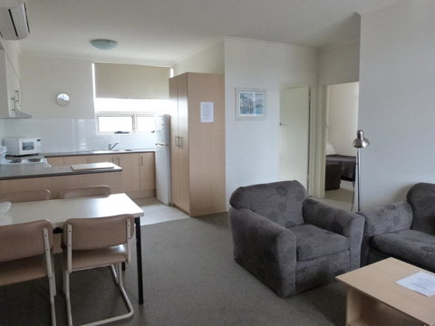 Glenelg Holiday Apartments - Corfu - 2032 Olympic Games 9