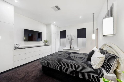 BENGALEE EXECUTIVE TOWNHOUSE- MODERN & STYLISH - 2032 Olympic Games 11