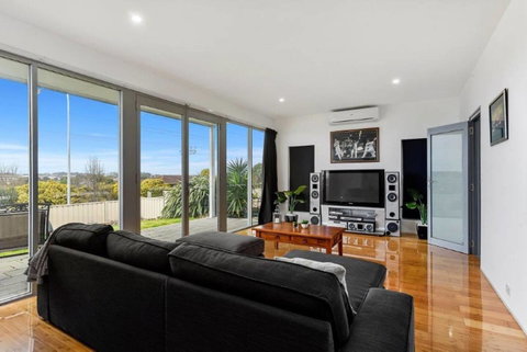 BENGALEE EXECUTIVE TOWNHOUSE- MODERN & STYLISH - 2032 Olympic Games 6