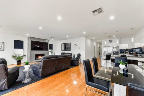 BENGALEE EXECUTIVE TOWNHOUSE- MODERN & STYLISH - 2032 Olympic Games 3