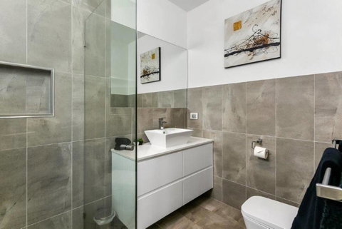 BENGALEE EXECUTIVE TOWNHOUSE- MODERN & STYLISH - 2032 Olympic Games 14