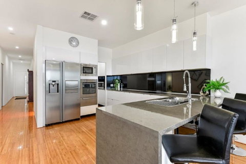 BENGALEE EXECUTIVE TOWNHOUSE- MODERN & STYLISH - 2032 Olympic Games 4