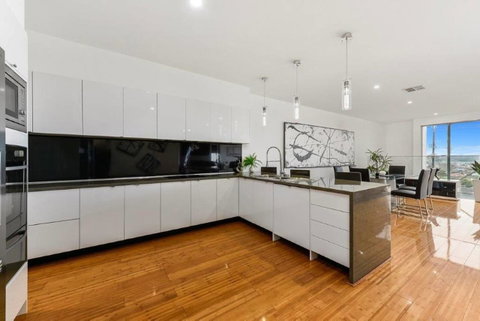 BENGALEE EXECUTIVE TOWNHOUSE- MODERN & STYLISH - 2032 Olympic Games 10