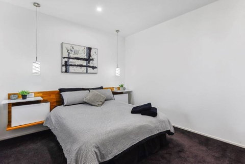 BENGALEE EXECUTIVE TOWNHOUSE- MODERN & STYLISH - 2032 Olympic Games 9