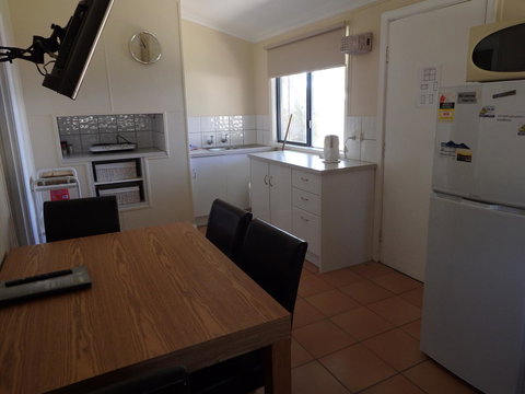 Lazy Lobster Holiday Units & Chalets - 2032 Olympic Games 6