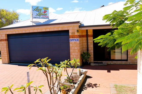 Lazy Lobster Holiday Units & Chalets - 2032 Olympic Games 17