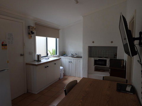 Lazy Lobster Holiday Units & Chalets - 2032 Olympic Games 16