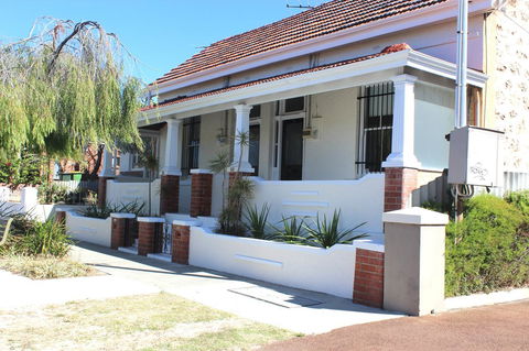 Captain\'s Heritage Cottage - Central Fremantle 2 Bedroom Historic Cottage - 2032 Olympic Games 0