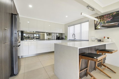 CANAL HOME NEAR MOOLOOLABA - 2032 Olympic Games 3