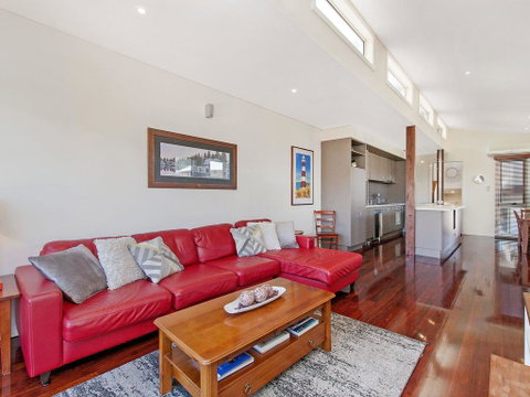 CASTWOOD VILLA No.2 - 2032 Olympic Games 0