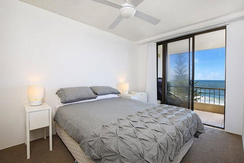 Edgecliffe Unit 7, 4 Bulcock Beach Esplanade Kings Beach - 2032 Olympic Games 3