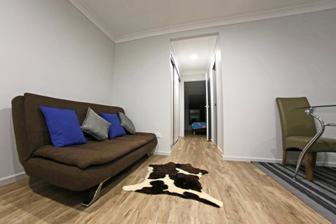 Granny Flat Next To Golf Course - 2032 Olympic Games 3