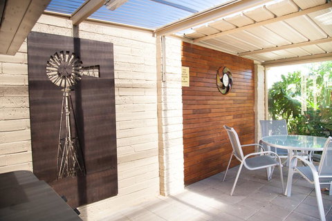 Junction Motel - 2032 Olympic Games 1