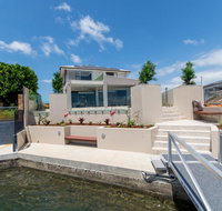 Luxury Waterfront Family Entertainer on Dolphin - 2032 Olympic Games