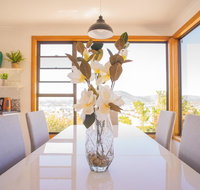 Moonah House-10 mins to CBD  MONA 4BR 2 BATH great view park 3 cars sleep 11 king bed en-suite - 2032 Olympic Games