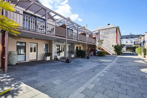 Fremantle Townhouse U/5 - 2032 Olympic Games 13