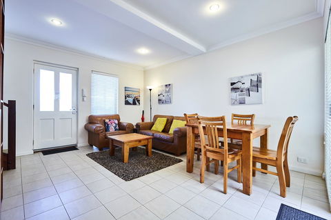 Fremantle Townhouse U/5 - 2032 Olympic Games 4