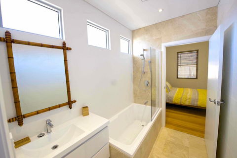 Sunny Blinco Street House - 2032 Olympic Games 9