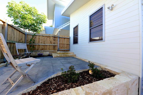 Sunny Blinco Street House - 2032 Olympic Games 12