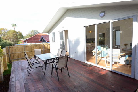 Sunny Blinco Street House - 2032 Olympic Games 11