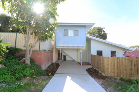 Sunny Blinco Street House - 2032 Olympic Games 13