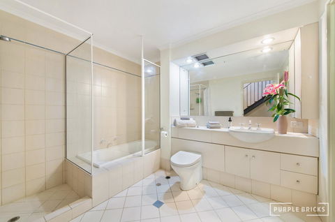 Spacious Central Townhouse - 2032 Olympic Games 6