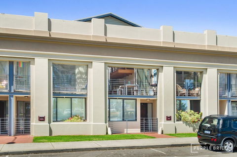Spacious Central Townhouse - 2032 Olympic Games 11