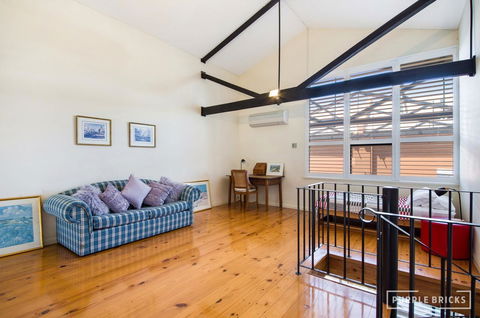 Spacious Central Townhouse - 2032 Olympic Games 5