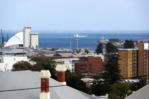 Studio 208 With Ocean Views - 2032 Olympic Games 19