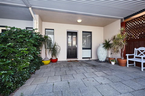 Fremantle Townhouse Unit 6 - 2032 Olympic Games 11