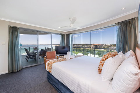 A 406 FANTASTIC OCEAN BEACH And MARINA VIEW APT - MANDURAH - 2032 Olympic Games 13