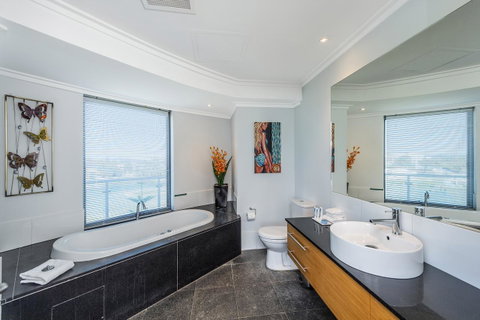A 406 FANTASTIC OCEAN BEACH And MARINA VIEW APT - MANDURAH - 2032 Olympic Games 14