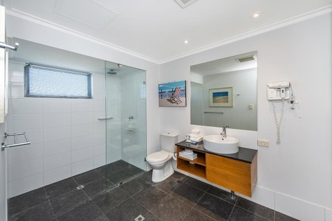 A 406 FANTASTIC OCEAN BEACH And MARINA VIEW APT - MANDURAH - 2032 Olympic Games 16