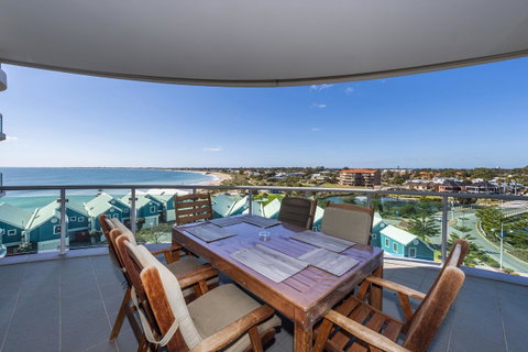 A 406 FANTASTIC OCEAN BEACH And MARINA VIEW APT - MANDURAH - 2032 Olympic Games 4