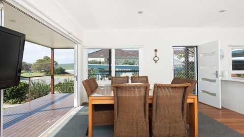 No. 1 Fingal Bay Beach House - The Little Abode - 2032 Olympic Games 1