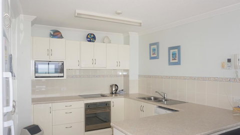 Pacific Surf Absolute Beachfront Apartments - 2032 Olympic Games 2