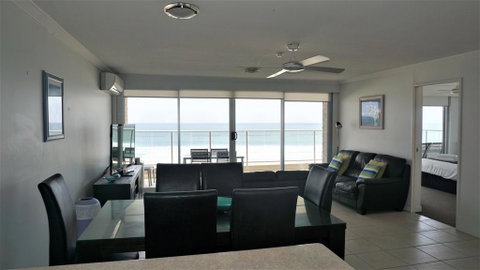 Pacific Surf Absolute Beachfront Apartments - 2032 Olympic Games 3