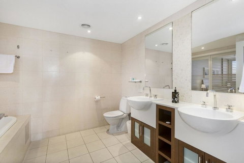 RESORT OCEAN FRONT SUITE 2222 - 2032 Olympic Games 1