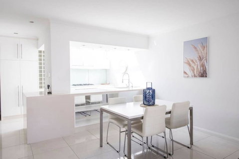 Stylish Executive Apartment With Balcony - 2032 Olympic Games 2