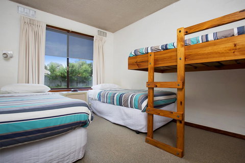 Eastern Beach Holiday Units - 2032 Olympic Games 6