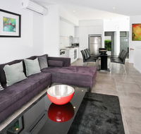 Views from Red Hill - Modern and Spacious Split-Level Executive 3BR Red Hill Apartment Close to CBD - 2032 Olympic Games